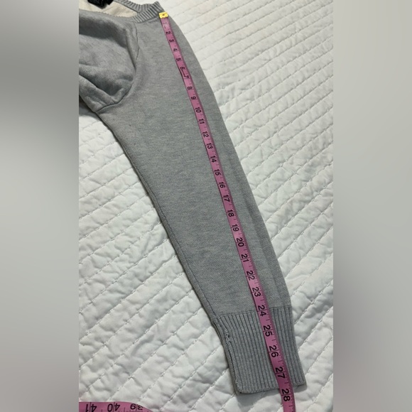 Max & Mia Light Gray Women's  Seamfront  Crew Neck Pullover Sweater - Picture 7 of 12